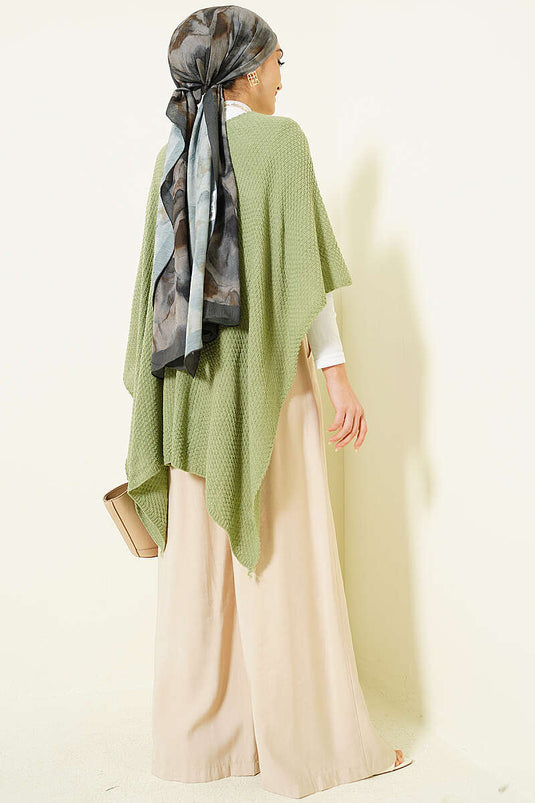 Poncho in maglia a taglio asimmetrico verde pistacchio