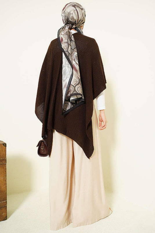Poncho in maglia a taglio asimmetrico color caffè