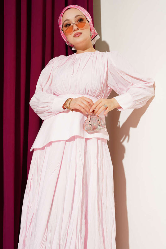 Robe rose asymétrique à panneaux froissés