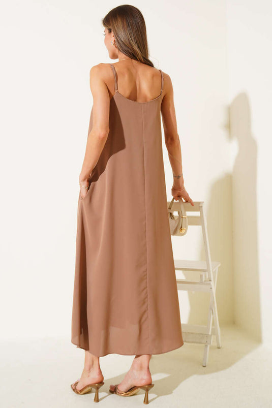 فستان ميدي شيفون أساسي بحمالات باللون البني