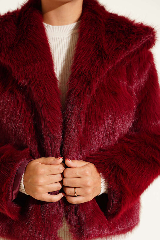 Manteau en fourrure doublé bordeaux