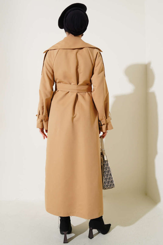 Gefütterter, langer Trenchcoat mit Gürtel in Kamel