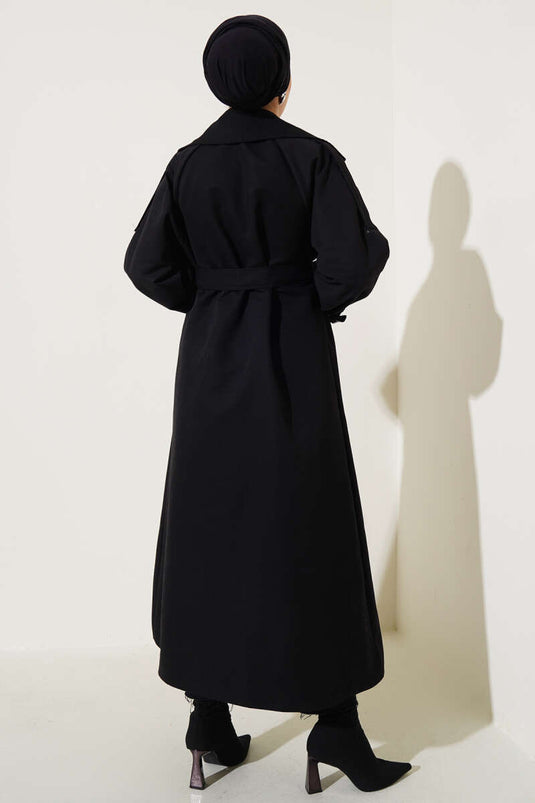 Gefütterter, langer Trenchcoat mit Gürtel in Schwarz