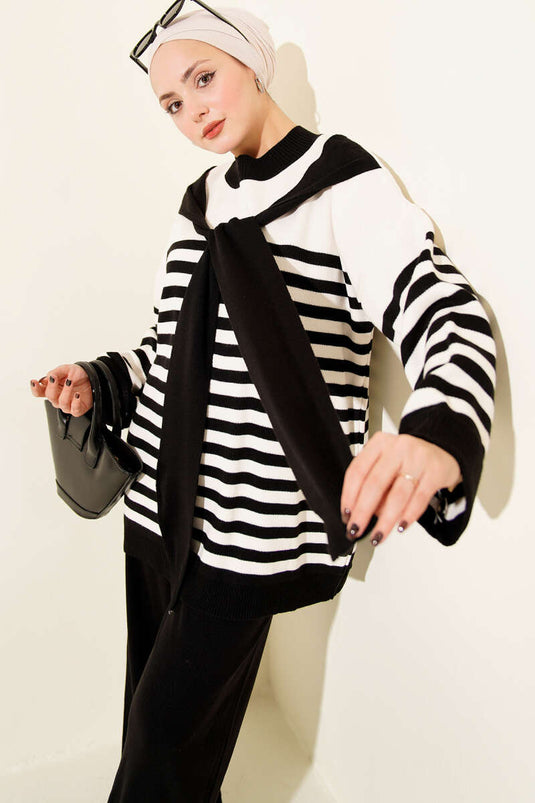 طقم ثنائي منسوج مخطط مع وشاح تفصيلي باللون الأسود