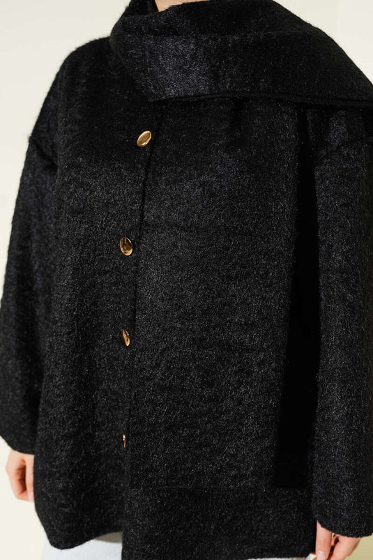 سترة سوداء بلحية ووشاح