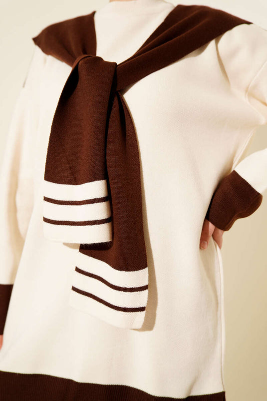 Zweiteiliges Strickset mit Schal und Streifenmuster, Kaffee