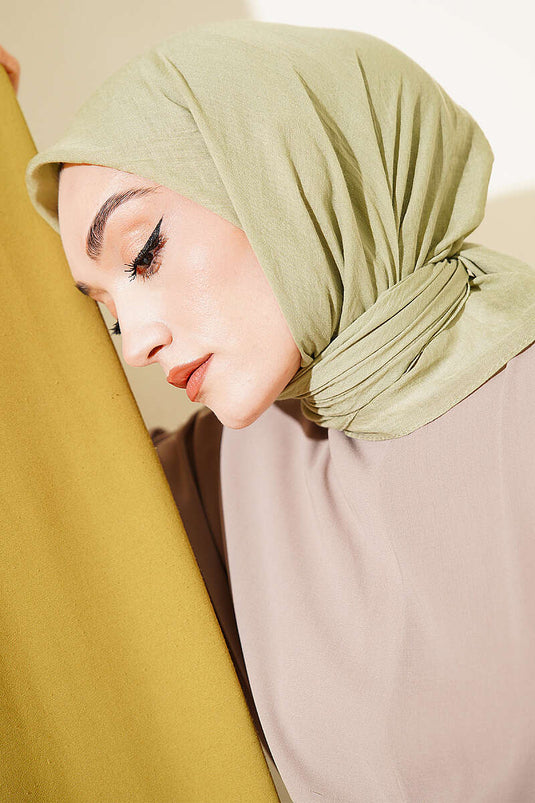 سلسلة آية وشاح قطني رقيق بلون أخضر بندق