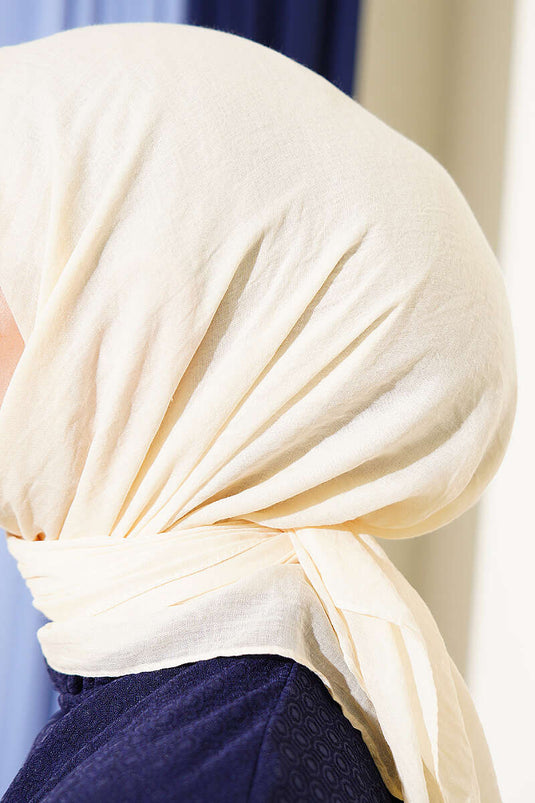 آية سيريسي وشاح قطني رقيق بلون عاجي