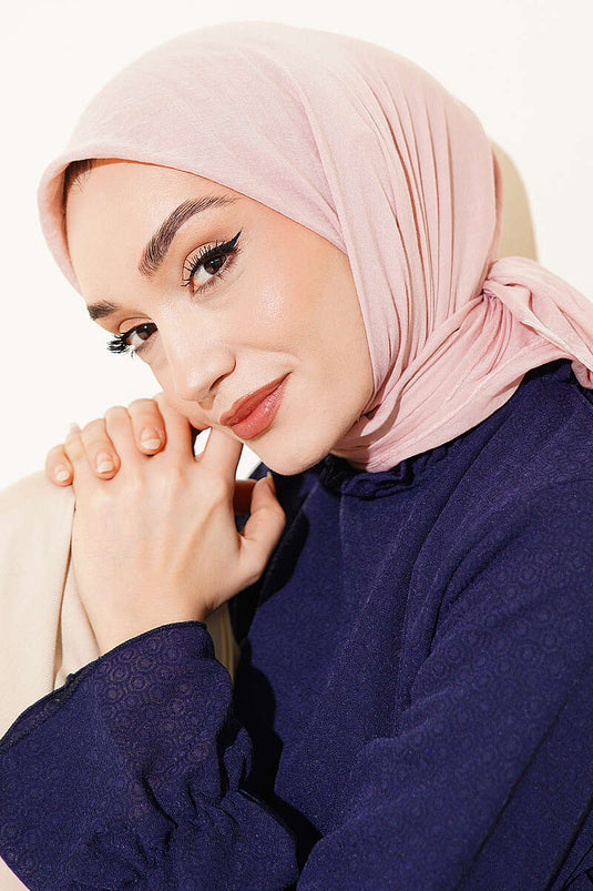 آية سيريسي وشاح قطني رقيق بودرة