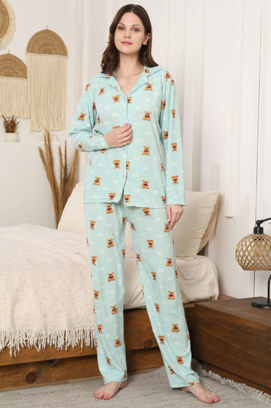 طقم بيجامة من الجلد المدبوغ المزخرف بدب صغير بأزرار باللون الأخضر المائي