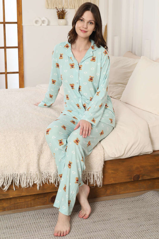 طقم بيجامة من الجلد المدبوغ المزخرف بدب صغير بأزرار باللون الأخضر المائي