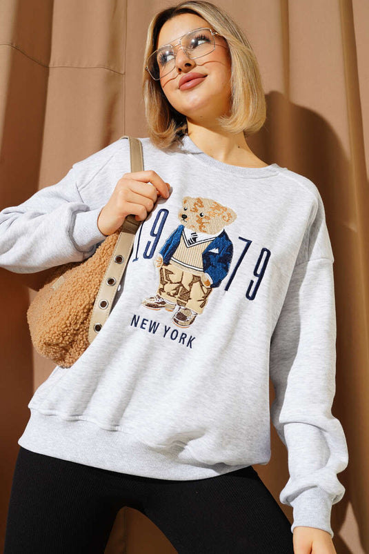 سويت شيرت رمادي بثلاث خيوط مع تطريز دب صغير نيويورك