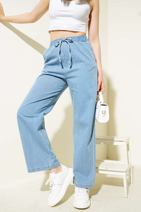 Pantalon en jean bleu avec ceinture élastique et détails à lacets