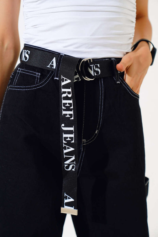 بنطال جينز واسع الساق باللونين الأبيض والأسود