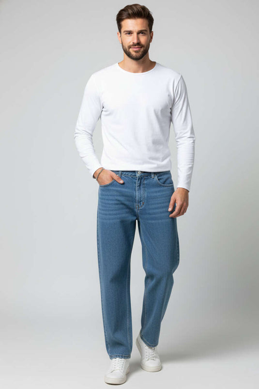 بنطال جينز رجالي واسع باللون الأزرق الفاتح