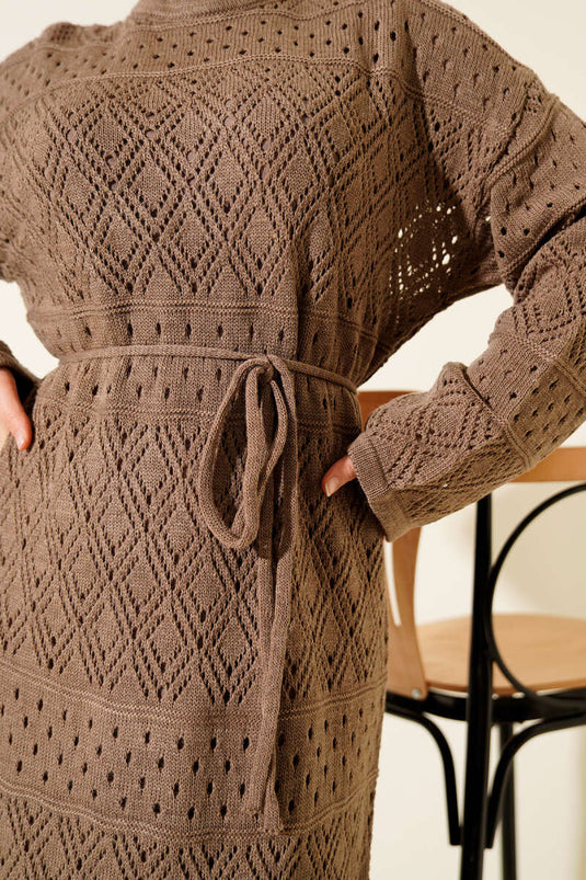 فستان محبوك مزخرف بنقشة البقلاوة بلون فيزون