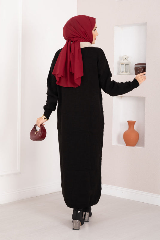 Robe en maille noire à motif baklava et bordures couleur pierre