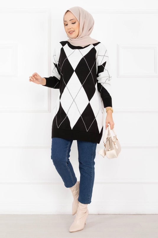 بلوزة تريكو بنقشة البقلاوة باللون الأسود