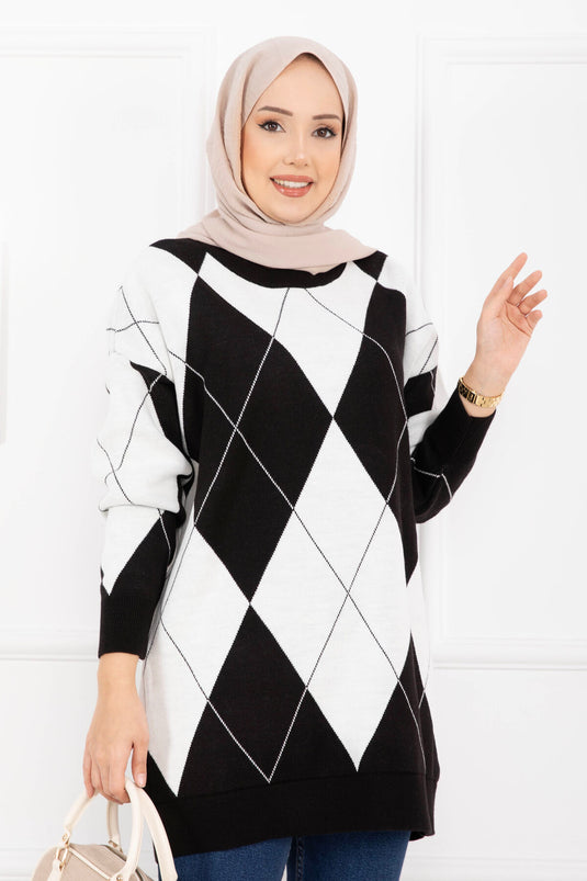 بلوزة تريكو بنقشة البقلاوة باللون الأسود