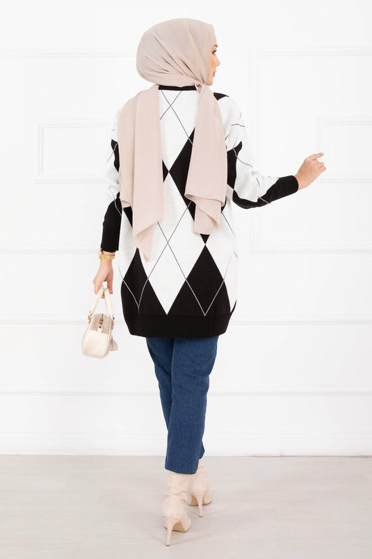 بلوزة تريكو بنقشة البقلاوة باللون الأسود