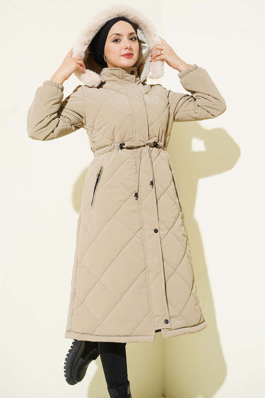 جاكيت مبطن بقلنسوة بقماش الكابتون باللون البيج