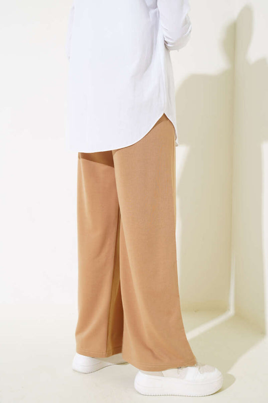 بنطلون بسكويت واسع الساق مطرز بالتوازن