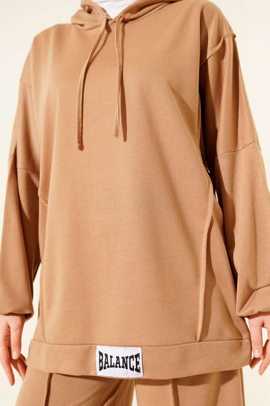 طقم Balance Emblem كاجوال بغطاء رأس من قطعتين - لون بني