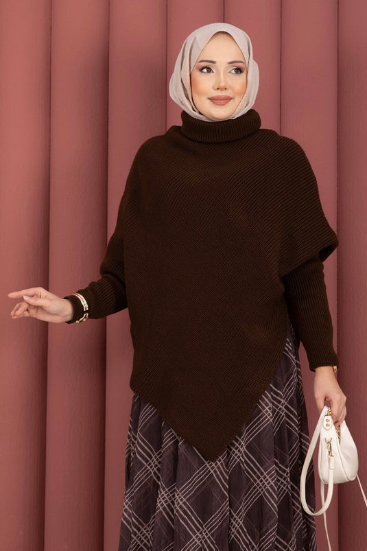 كنزة صوفية غير متماثلة الياقة برقبة صياد بلون بني