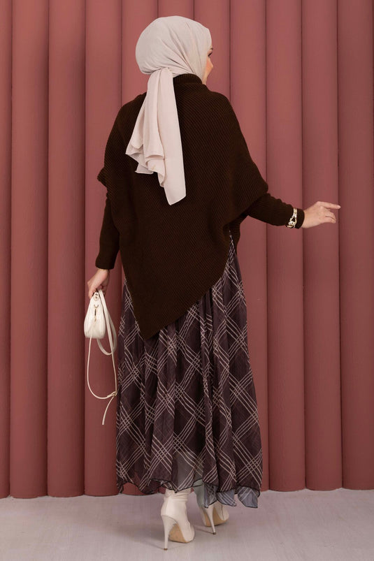 كنزة صوفية غير متماثلة الياقة برقبة صياد بلون بني