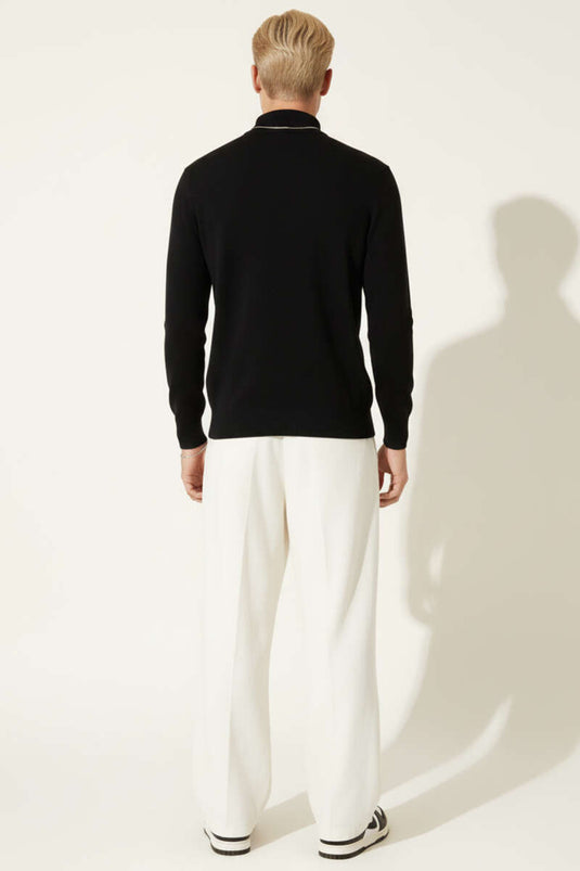 Schwarzer Herren-Rollkragenpullover, schlicht