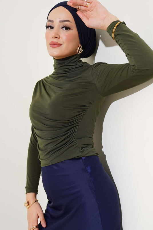 بلوزة مطوية ذات رقبة مدورة بلون كاكي