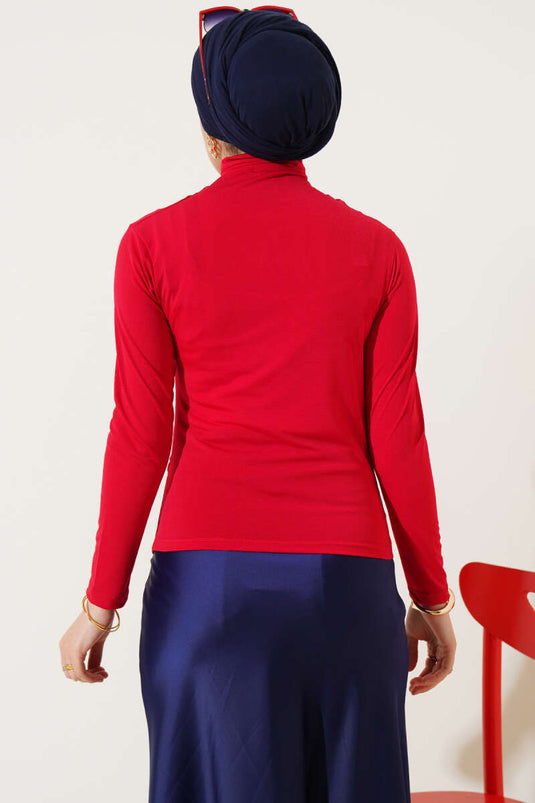 بلوزة مطوية ذات رقبة مدورة باللون الأحمر