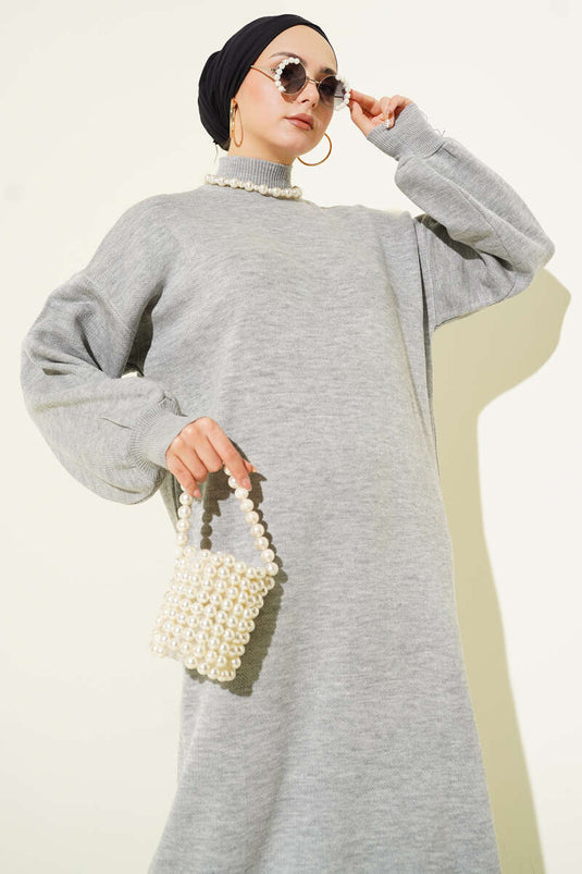 Robe grise à col roulé en maille unie