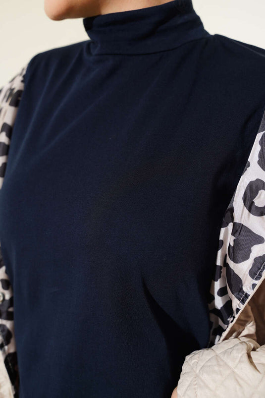 بلوزة زرقاء داكنة بدون أكمام بياقة مدورة