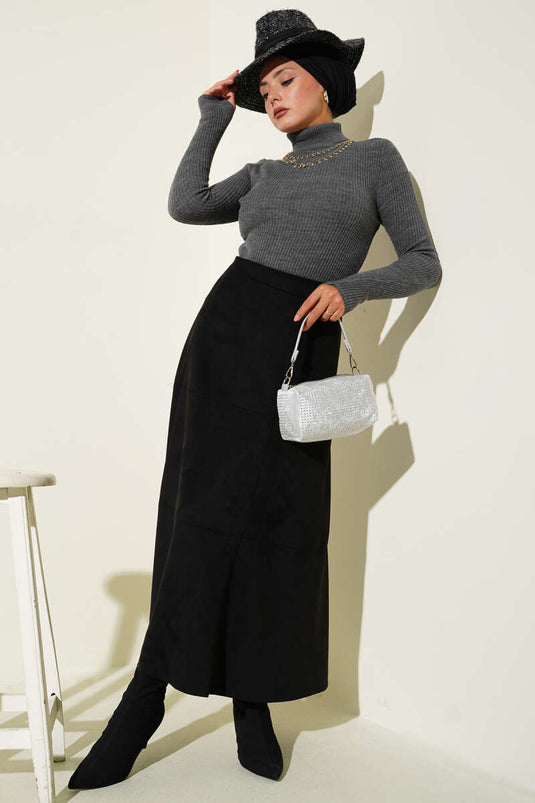 كنزة صوفية برقبة صياد وأصابع تمر من خلالها باللون الرمادي الداكن