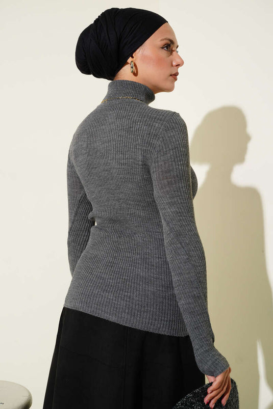 كنزة صوفية برقبة صياد وأصابع تمر من خلالها باللون الرمادي الداكن