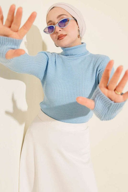 كنزة صوفية برقبة صياد وأصابع ممدودة باللون الأزرق