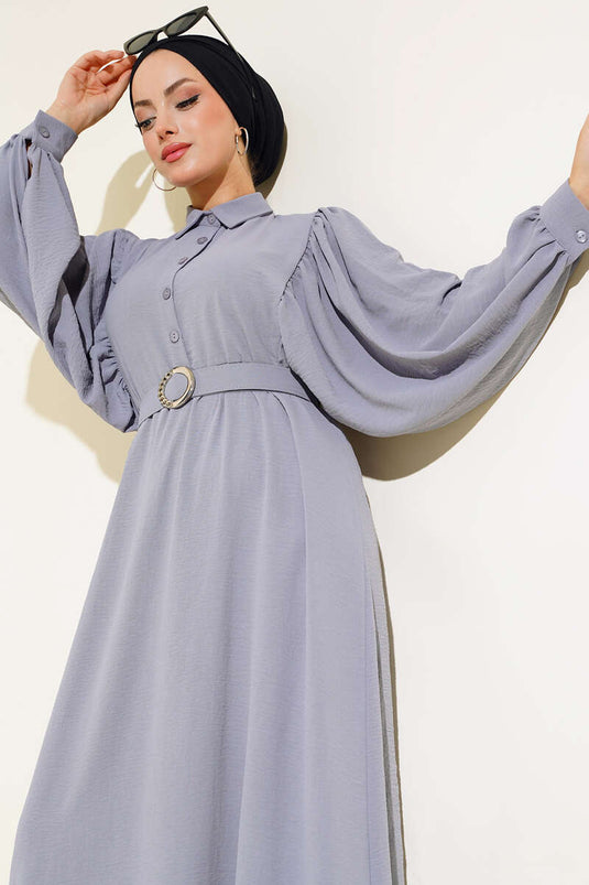 فستان رمادي بأكمام منفوخة وياقة قميص