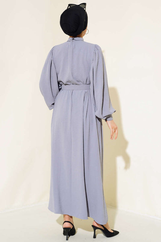 فستان رمادي بأكمام منفوخة وياقة قميص