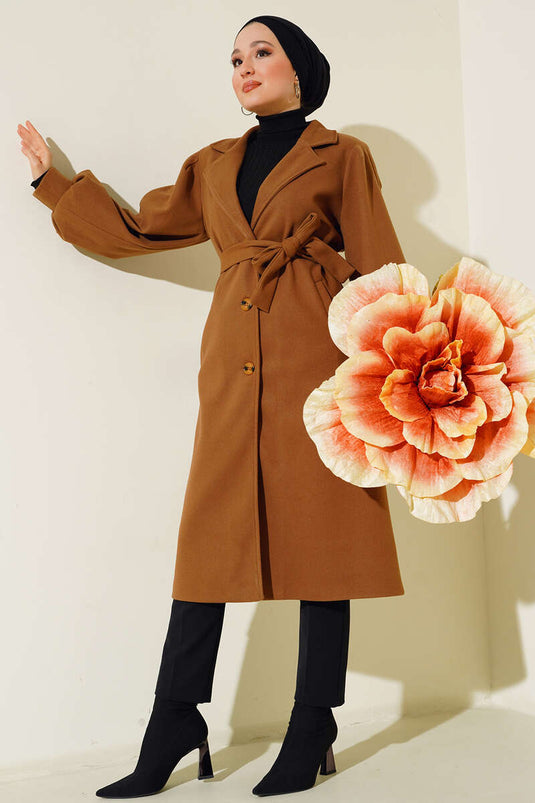 Manteau camel à manches ballon et boutons estampés