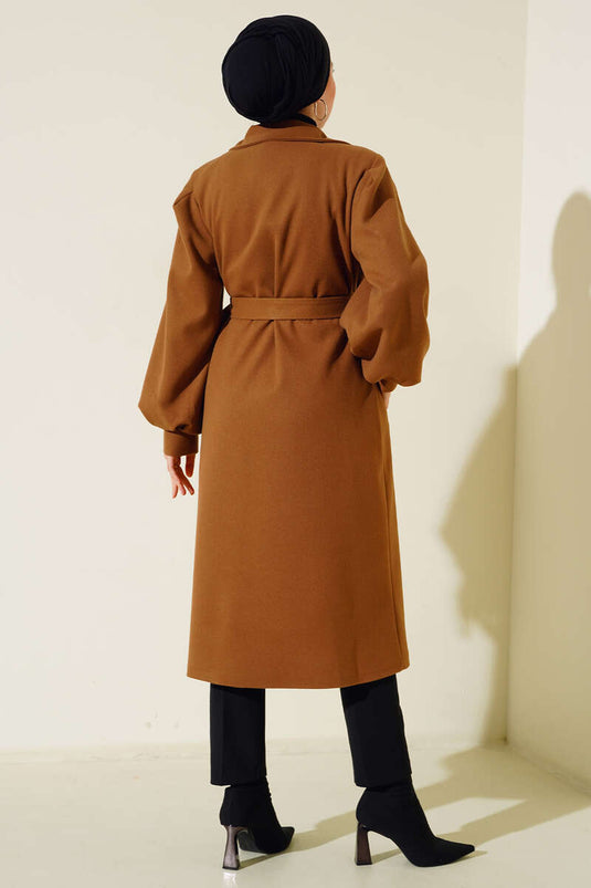 Manteau camel à manches ballon et boutons estampés