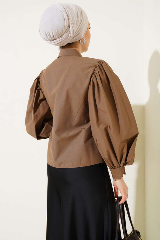 قميص قصير بأكمام منفوخة بني