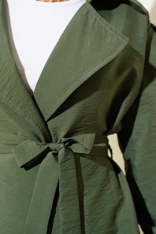 عباءة طويلة أساسية بأكمام منفوخة وحزام من الكاكي