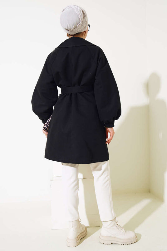 Trench-coat court noir à manches ballon et ceinture
