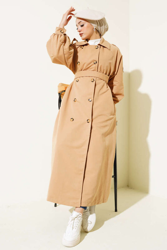 معطف ترنش طويل بأكمام منفوخة وحزام بلون الجمل
