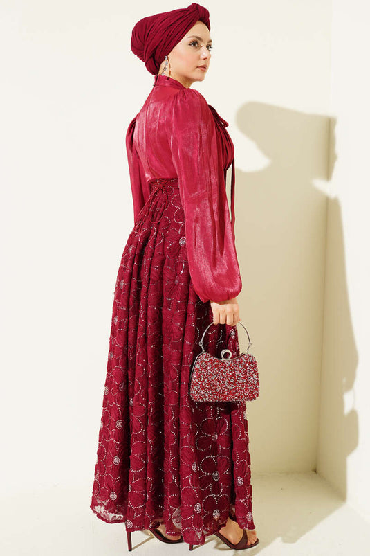 Abito da cerimonia bordeaux con maniche a palloncino e fiori ricamati