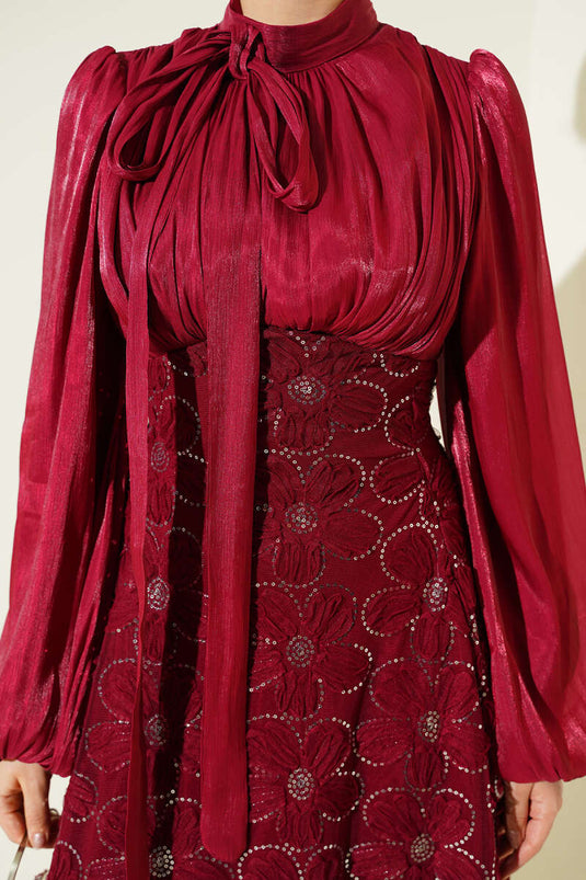 Abito da cerimonia bordeaux con maniche a palloncino e fiori ricamati