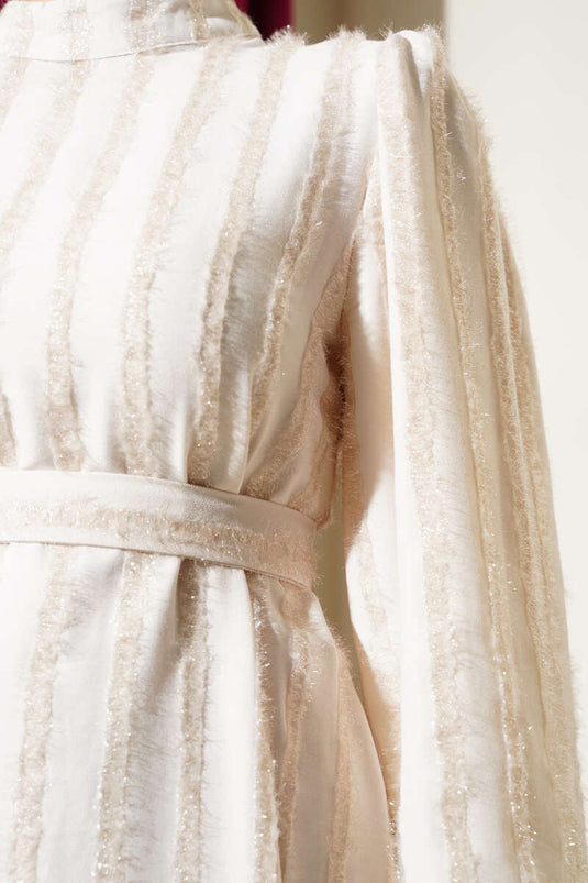 فستان ملتحي لامع بأكمام منفوخة