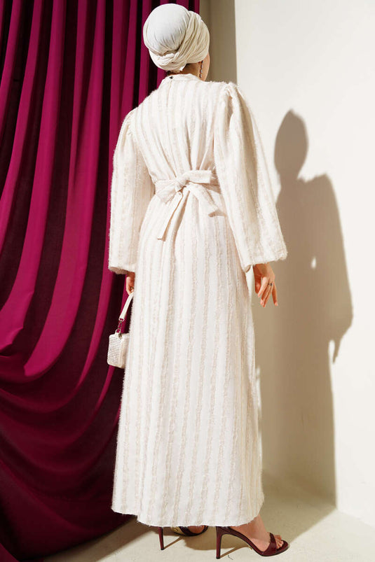 فستان ملتحي لامع بأكمام منفوخة