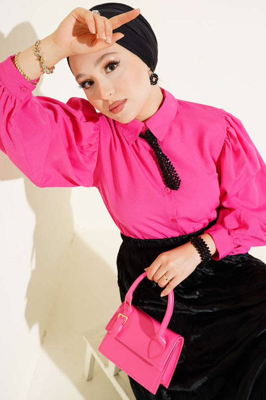 قميص وردي بأكمام منفوخة